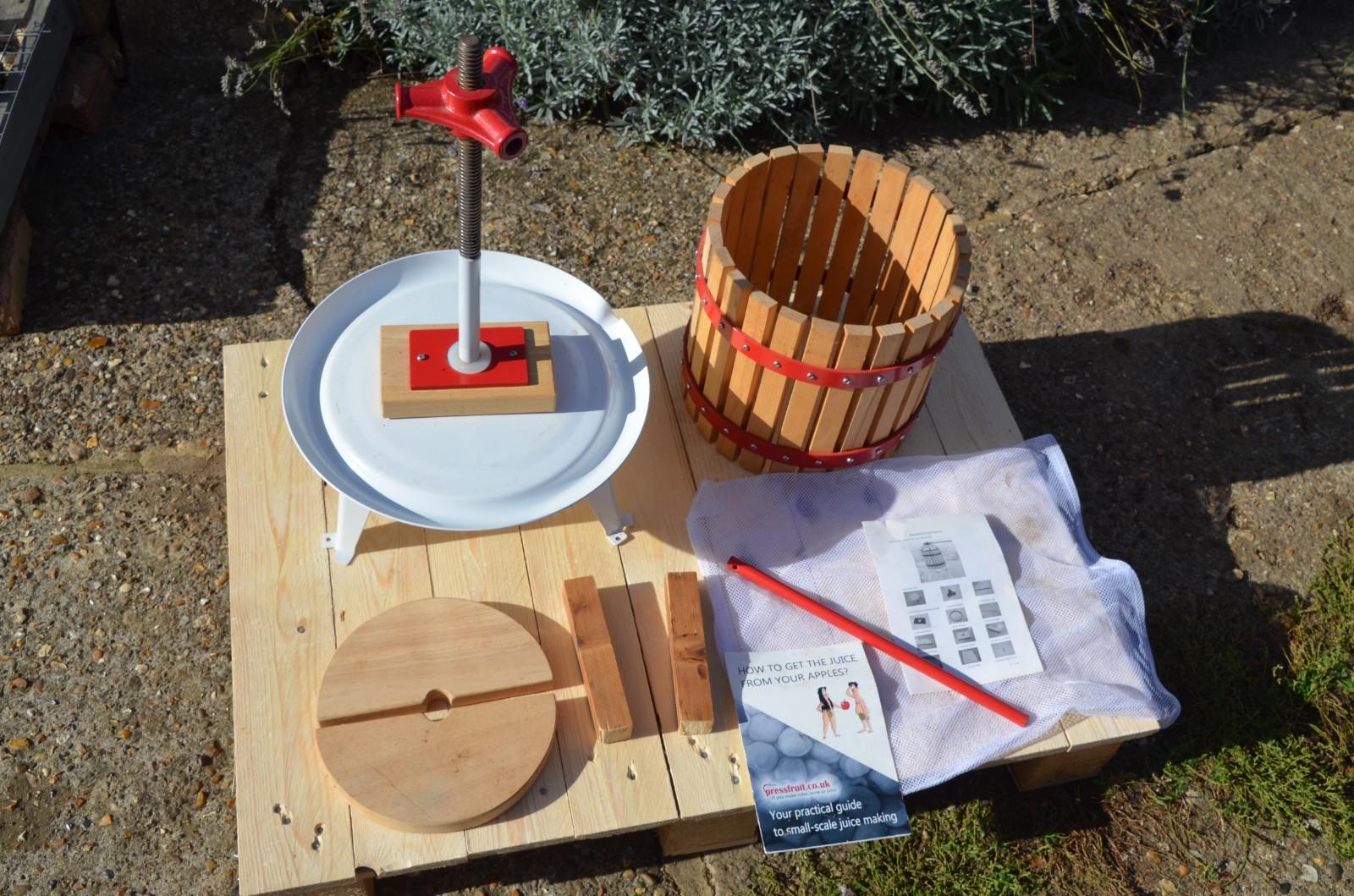 12 Litre Traditional Fruit And Apple Press With Straining Bag Juice Cider Wine - Image 1